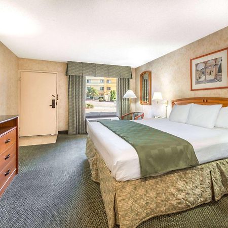 Days Inn & Suites By Wyndham Albuquerque North Екстер'єр фото