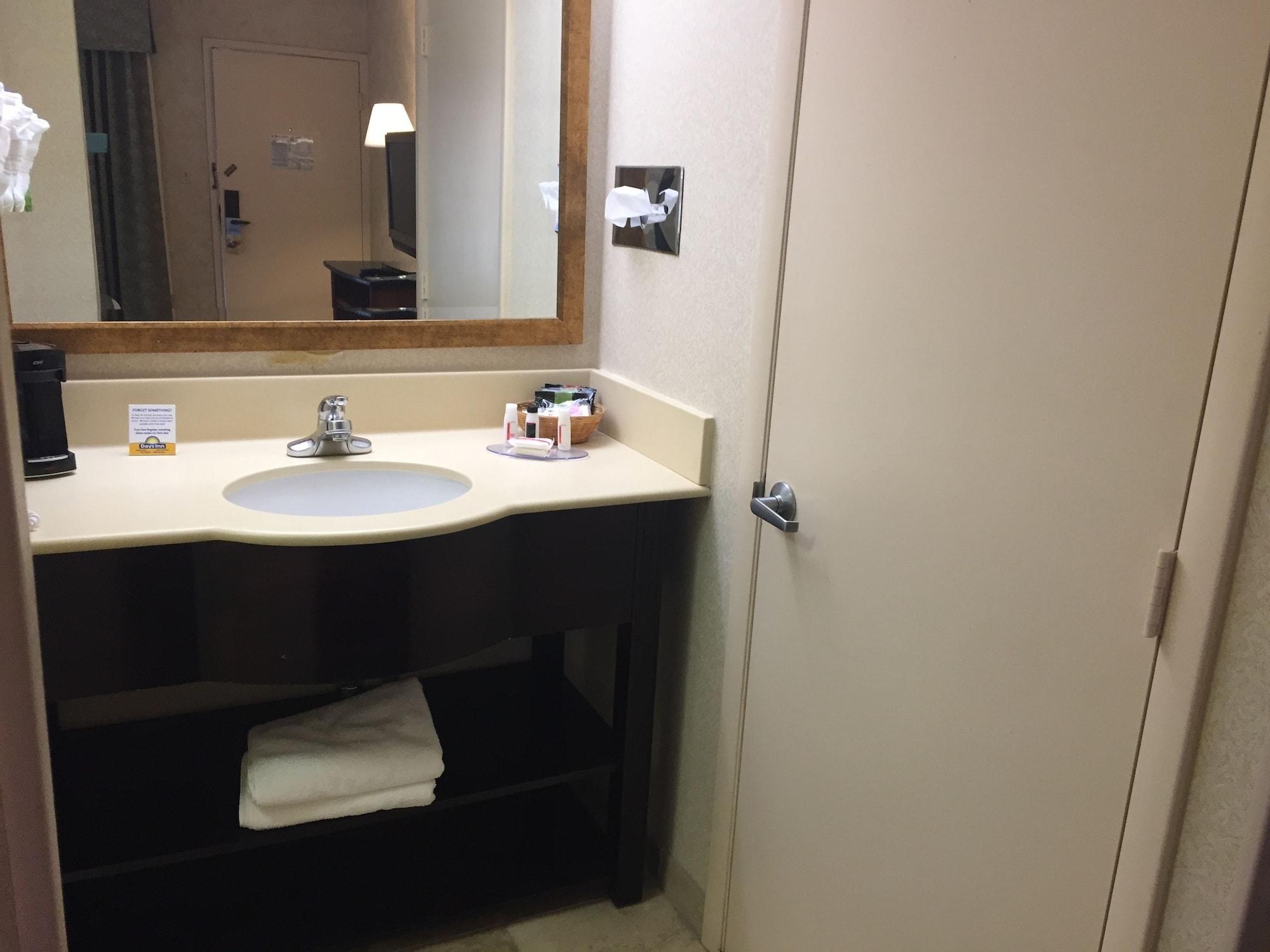 Days Inn & Suites By Wyndham Albuquerque North Екстер'єр фото