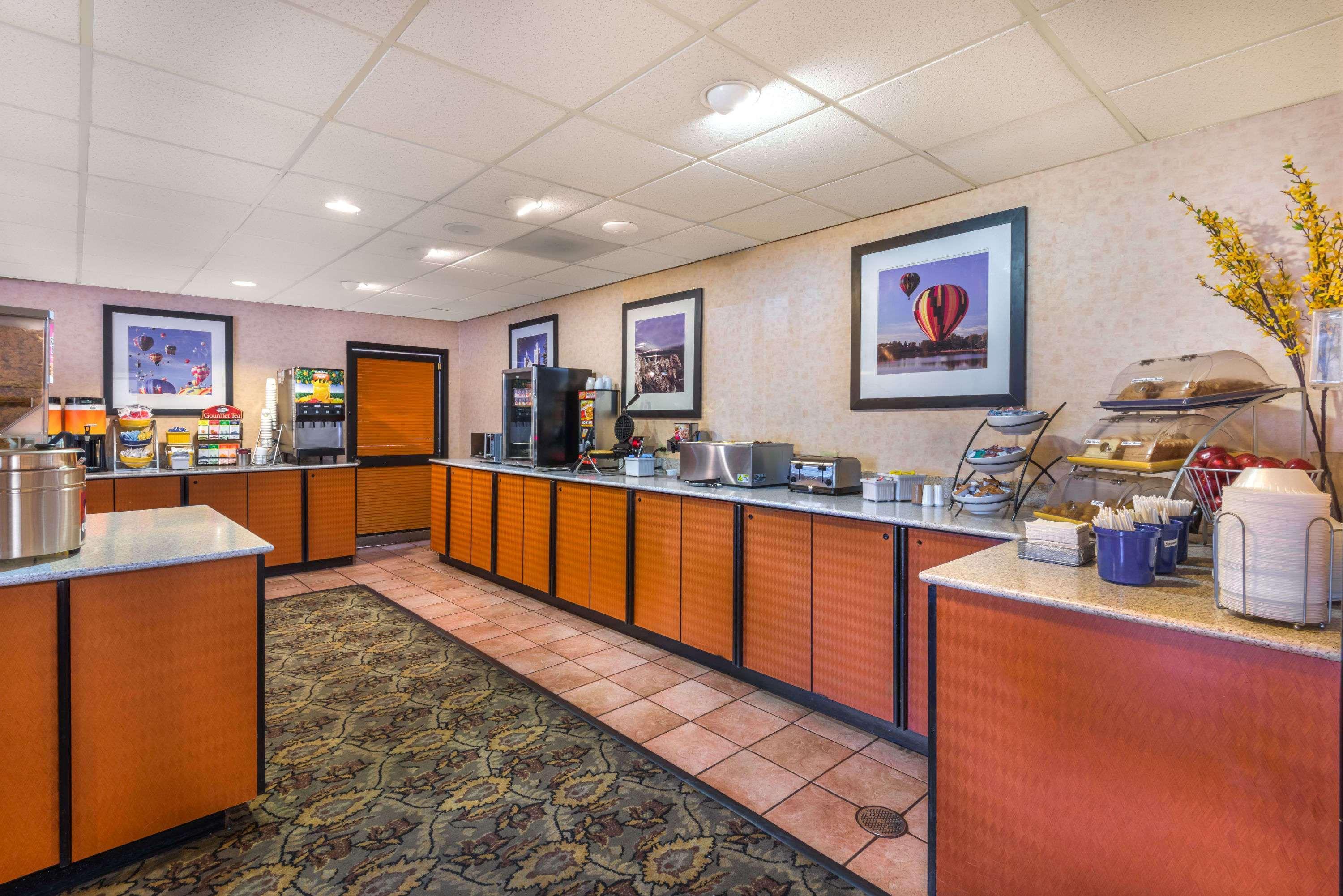 Days Inn & Suites By Wyndham Albuquerque North Екстер'єр фото