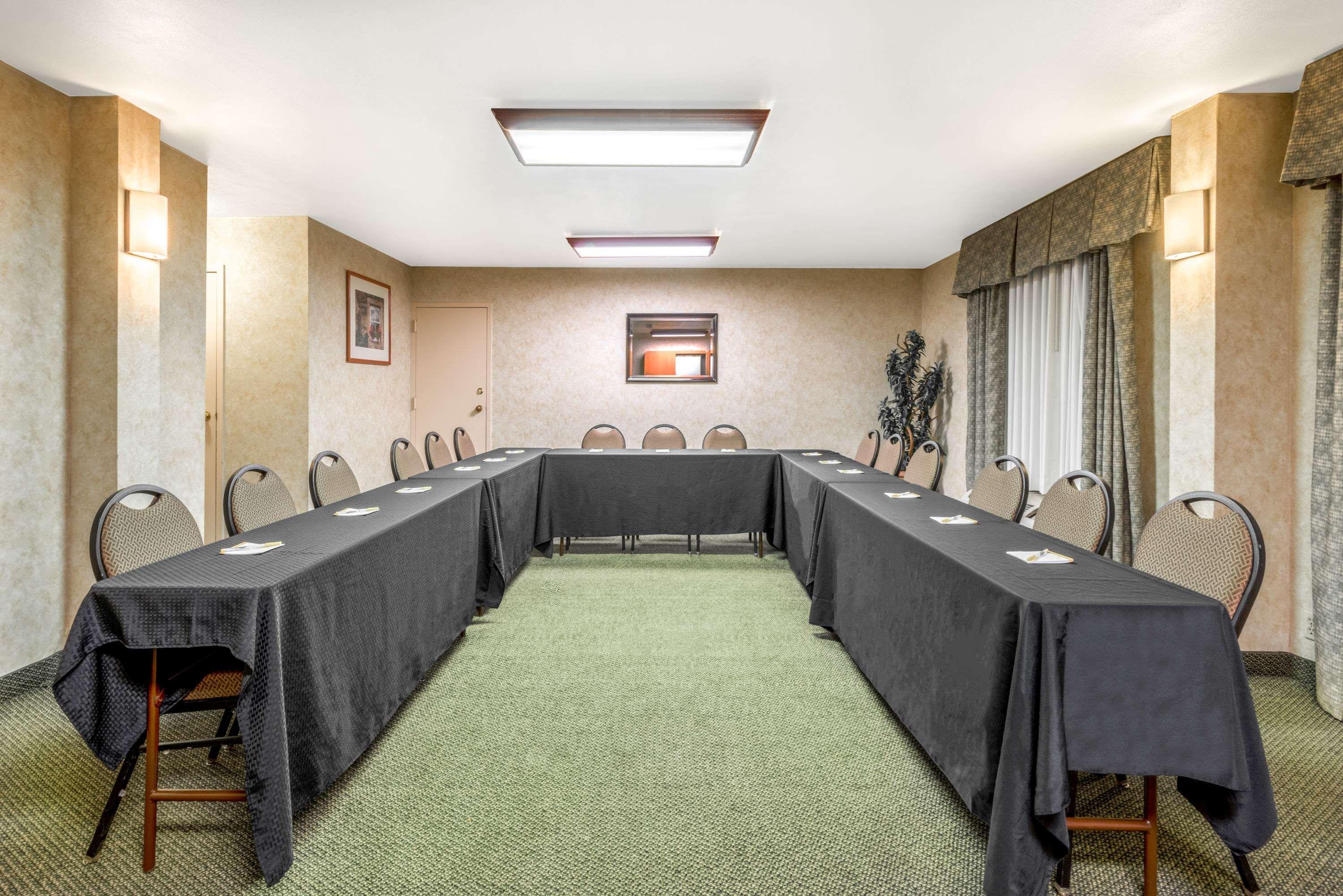 Days Inn & Suites By Wyndham Albuquerque North Екстер'єр фото