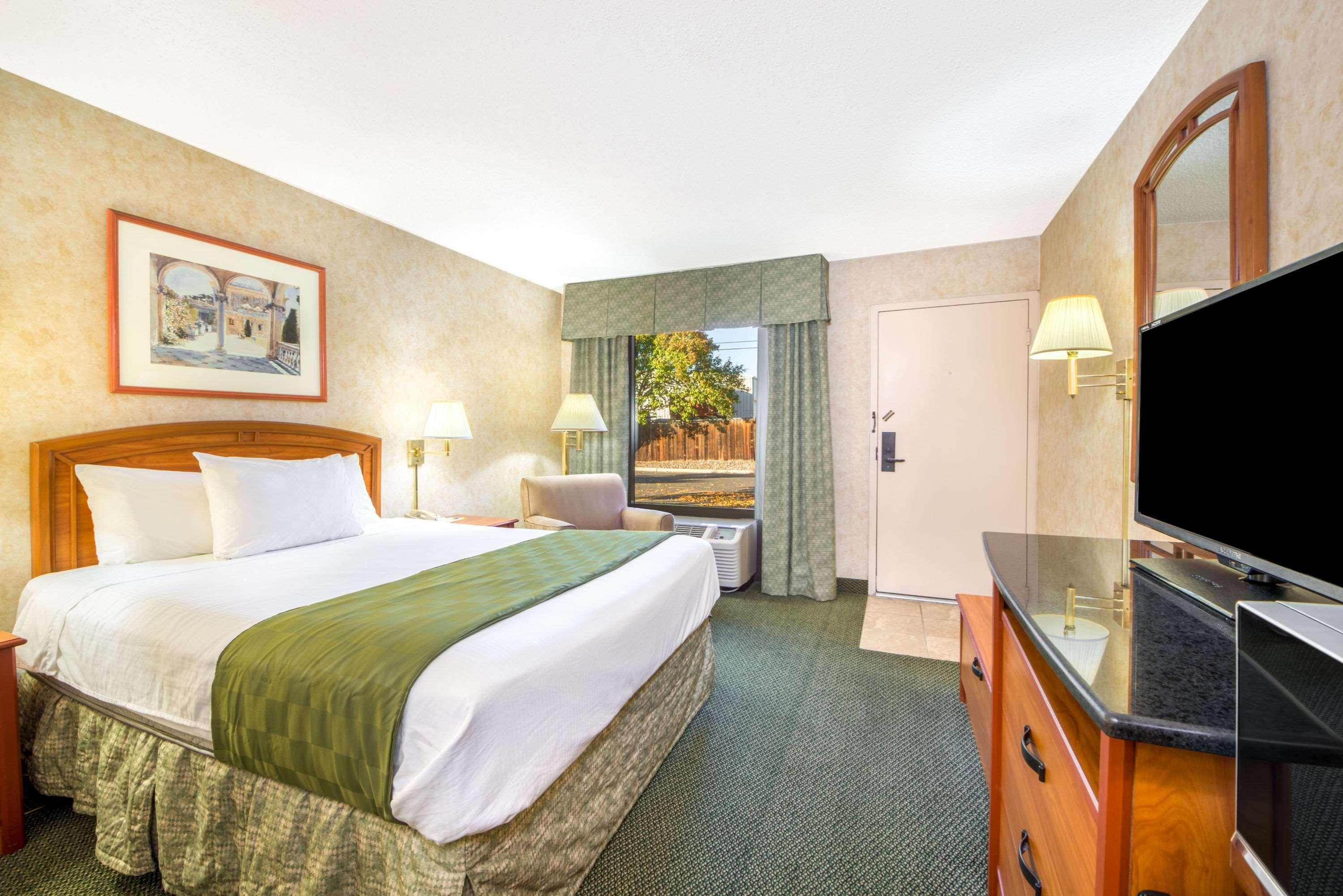 Days Inn & Suites By Wyndham Albuquerque North Екстер'єр фото
