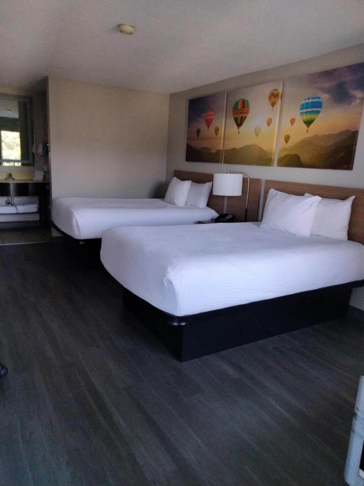 Days Inn & Suites By Wyndham Albuquerque North Екстер'єр фото