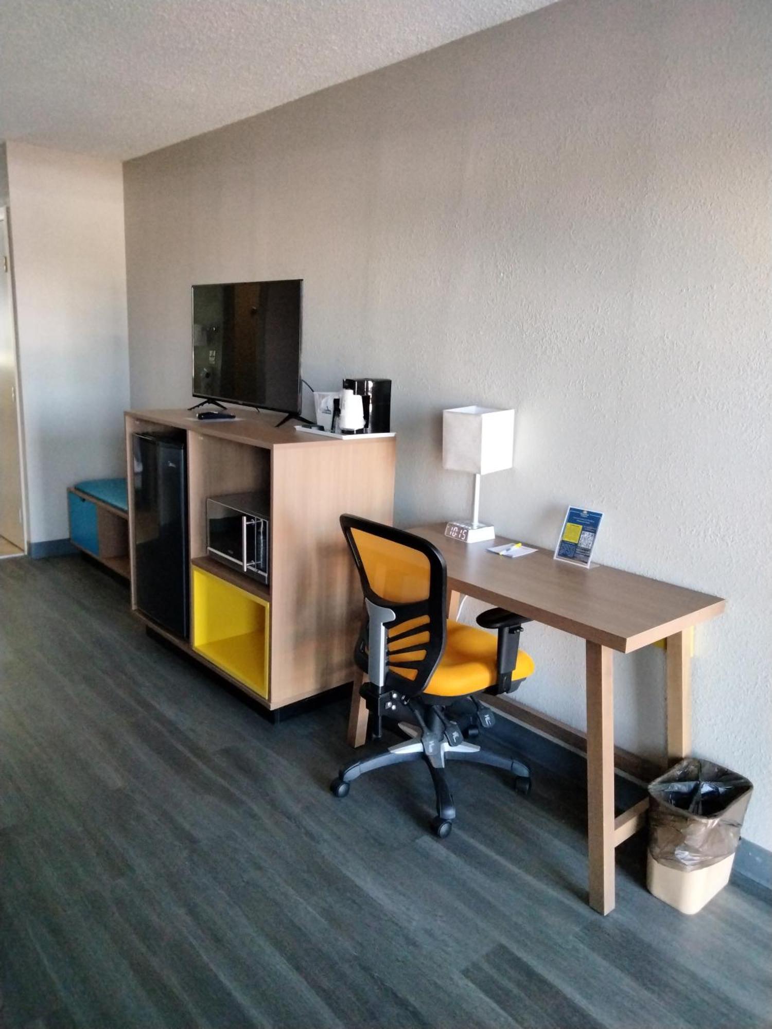Days Inn & Suites By Wyndham Albuquerque North Екстер'єр фото