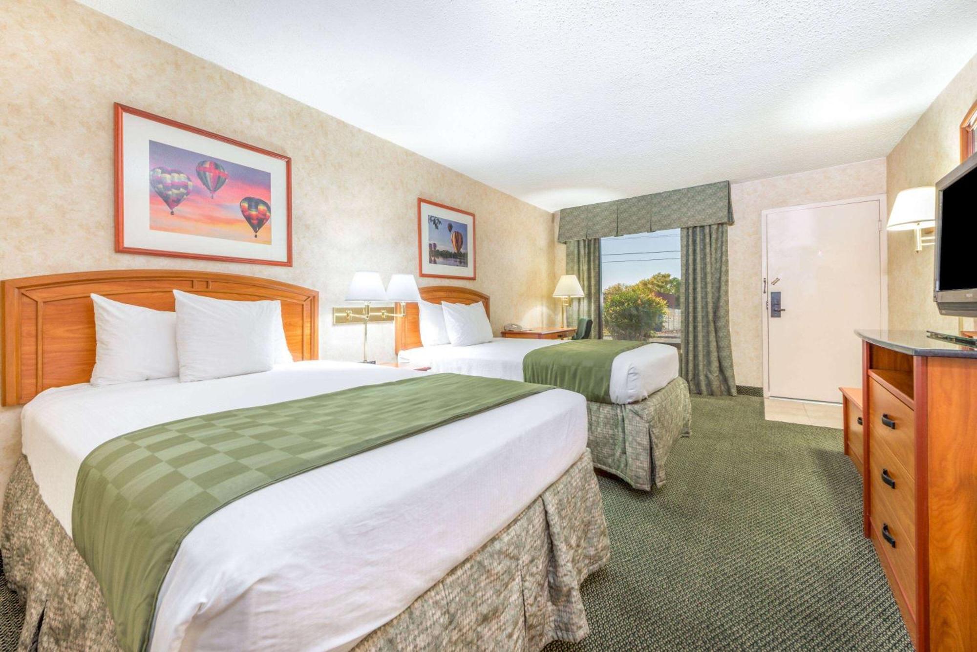 Days Inn & Suites By Wyndham Albuquerque North Екстер'єр фото