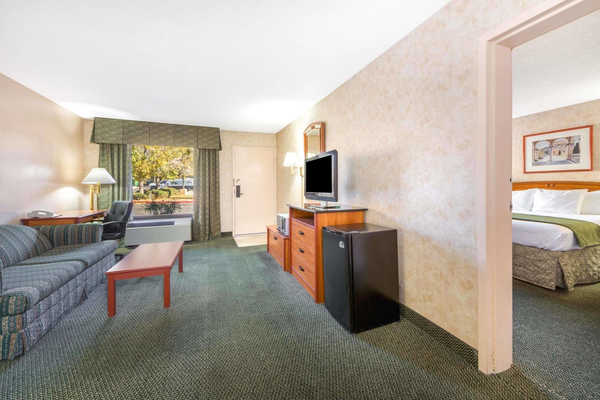 Days Inn & Suites By Wyndham Albuquerque North Екстер'єр фото